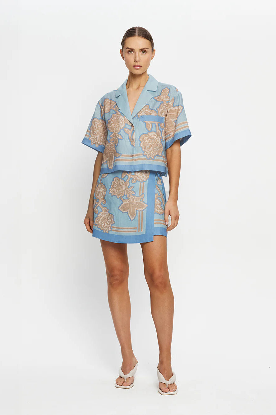 Kivari - Coco Beige/Blue Print Short Sleeve Crop Shirt